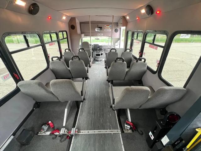 2013 Ford E-450 Cutaway E-450