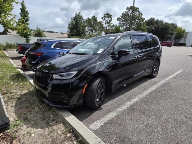 2025 Chrysler Pacifica Hybrid Premiuim S Appearance Package