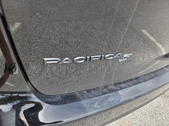 2025 Chrysler Pacifica Hybrid Premiuim S Appearance Package