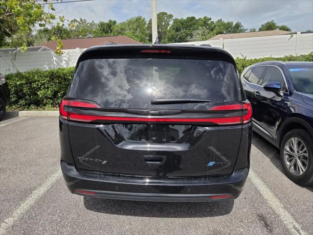 2025 Chrysler Pacifica Hybrid Premiuim S Appearance Package
