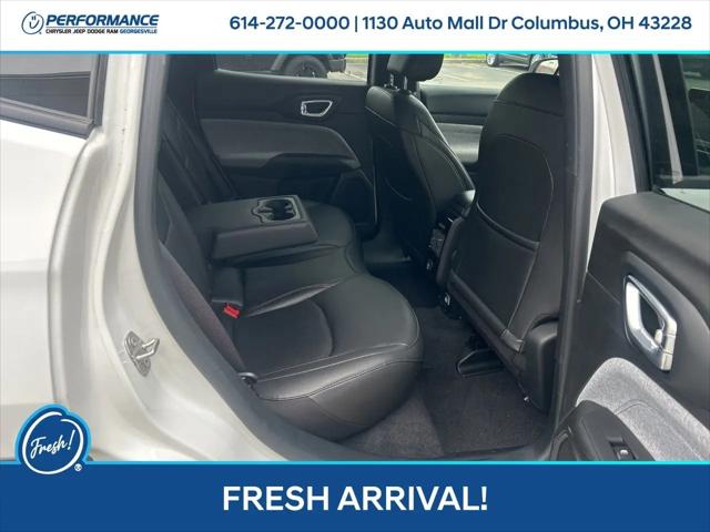 2024 Jeep Compass Latitude Lux FWD