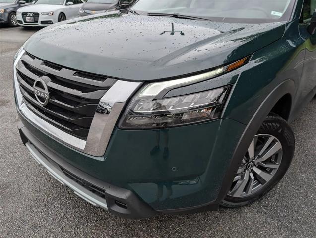 2025 Nissan Pathfinder SL FWD