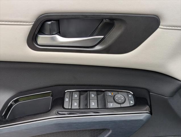 2025 Nissan Pathfinder SL FWD