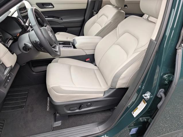 2025 Nissan Pathfinder SL FWD