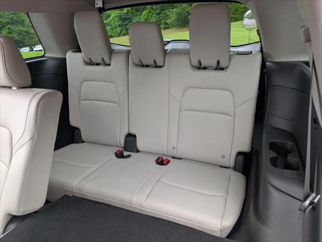 2025 Nissan Pathfinder SL FWD