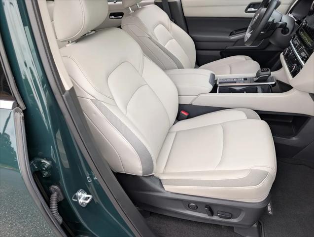 2025 Nissan Pathfinder SL FWD