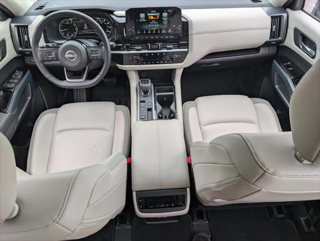 2025 Nissan Pathfinder SL FWD