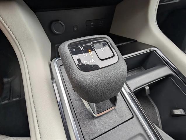 2025 Nissan Pathfinder SL FWD