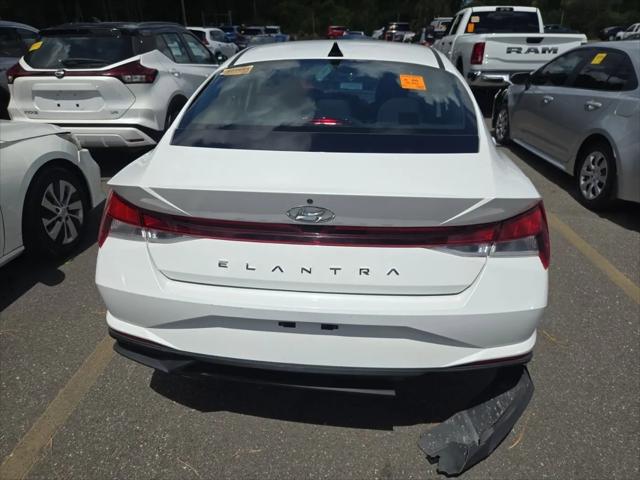 2022 Hyundai Elantra SE