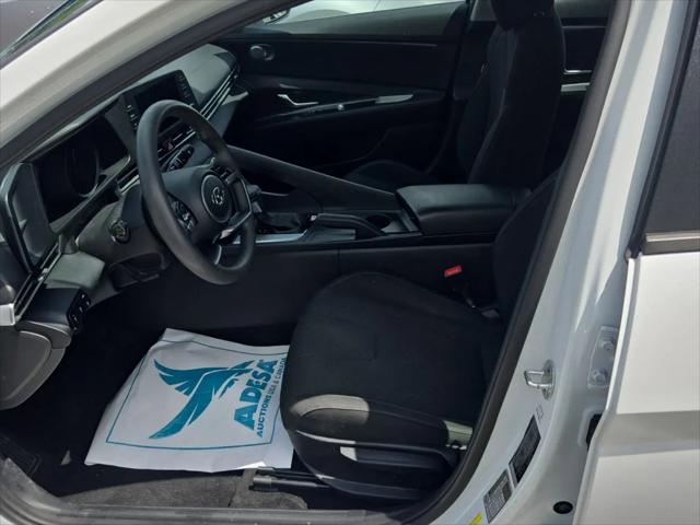 2022 Hyundai Elantra SE