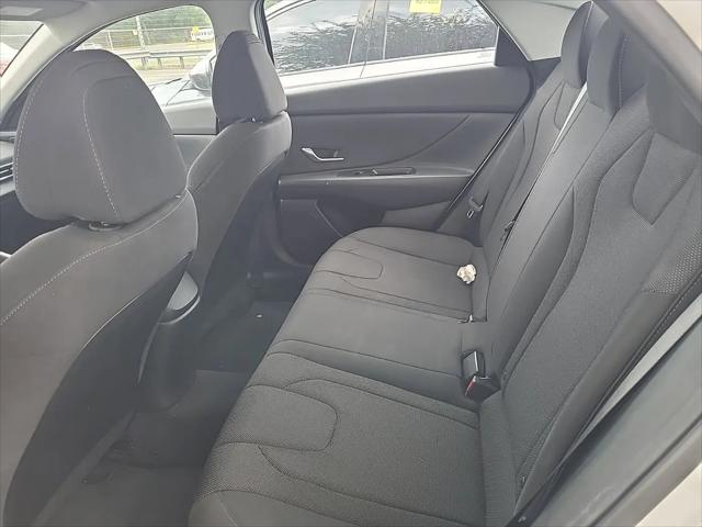 2022 Hyundai Elantra SE
