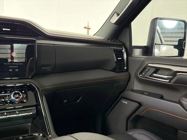 2024 GMC Sierra 2500HD 4WD Crew Cab Standard Bed AT4