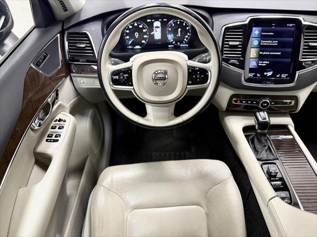 2016 Volvo XC90 T6 Momentum