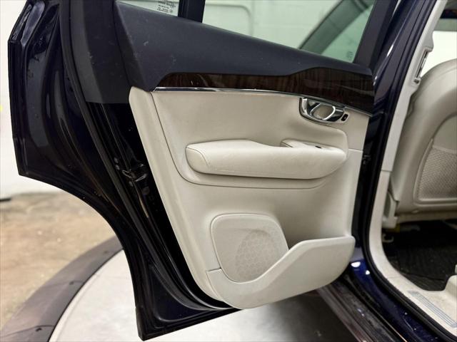 2016 Volvo XC90 T6 Momentum