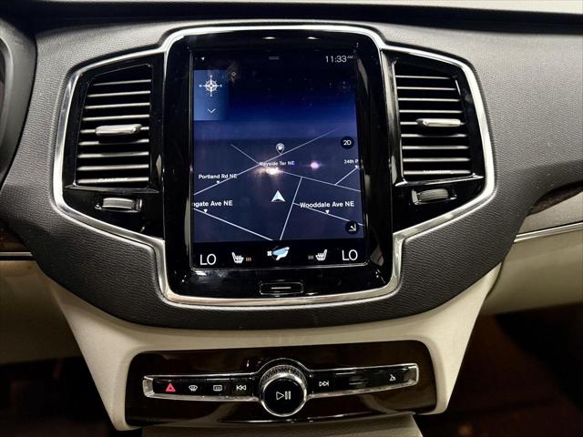 2016 Volvo XC90 T6 Momentum