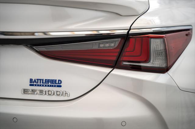 2023 Lexus ES 300h 300h