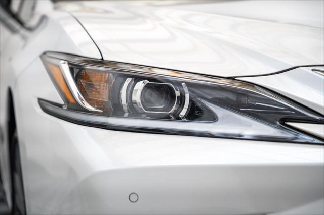 2023 Lexus ES 300h 300h