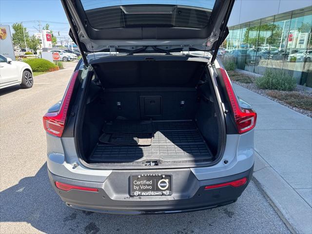 2026 Volvo XC40 Black Edition Ultra, B5 AWD Gas (mild hybrid)