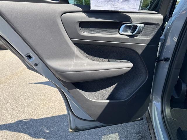 2026 Volvo XC40 Black Edition Ultra, B5 AWD Gas (mild hybrid)