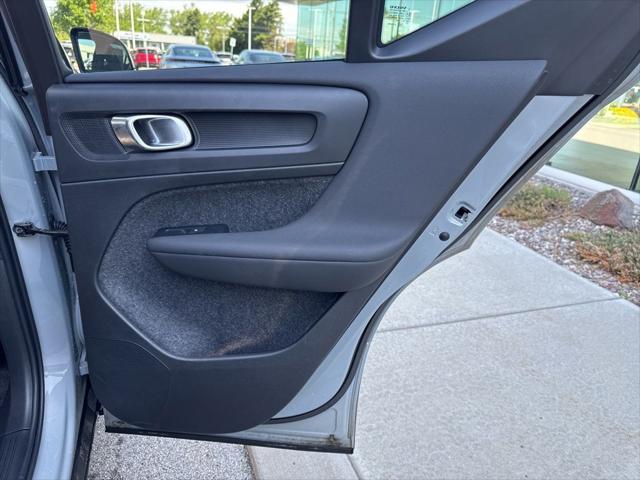 2026 Volvo XC40 Black Edition Ultra, B5 AWD Gas (mild hybrid)