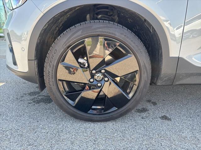 2026 Volvo XC40 Black Edition Ultra, B5 AWD Gas (mild hybrid)