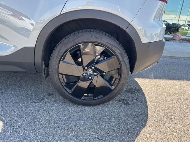 2026 Volvo XC40 Black Edition Ultra, B5 AWD Gas (mild hybrid)