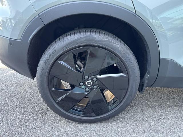 2026 Volvo XC40 Black Edition Ultra, B5 AWD Gas (mild hybrid)
