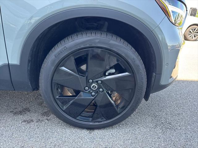 2026 Volvo XC40 Black Edition Ultra, B5 AWD Gas (mild hybrid)