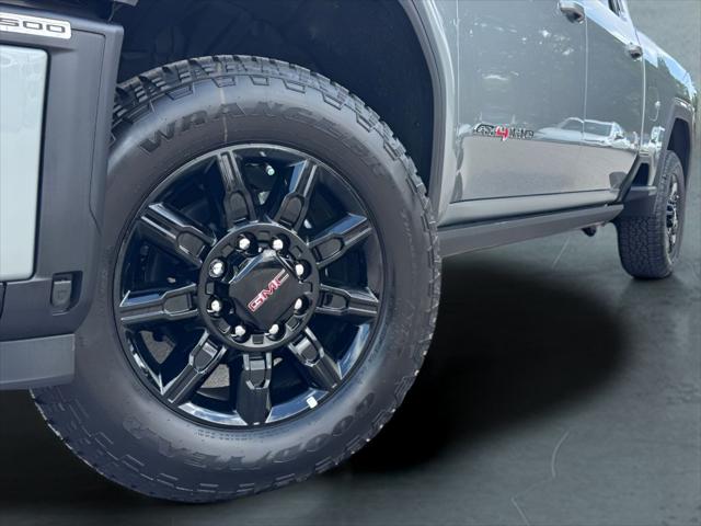 2026 GMC Sierra 2500HD Crew Cab, Standard Bed, AT4, 4WD