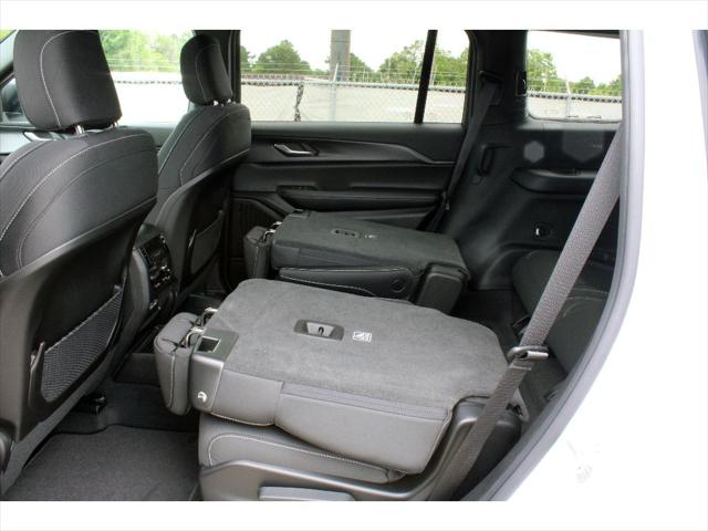 2026 Jeep Grand Cherokee L Altitude 4x2