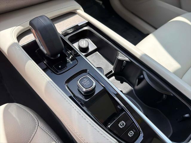 2025 Volvo XC90 B6 Core
