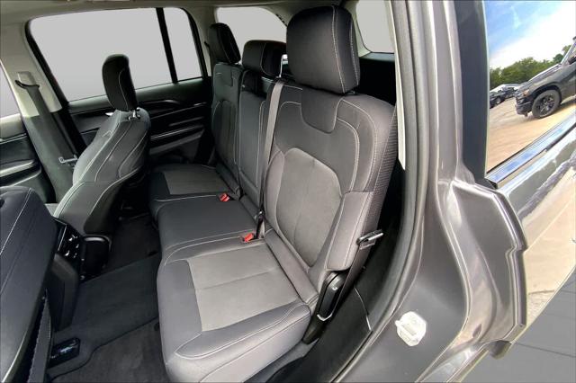 2024 Jeep Grand Cherokee Laredo X 4x4