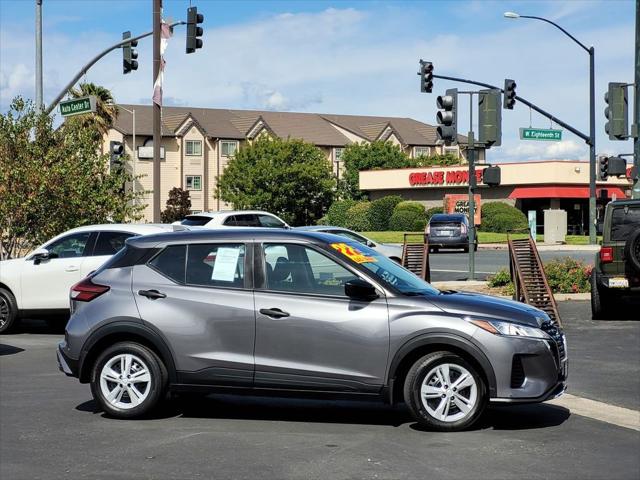 2022 Nissan Kicks S Xtronic CVT