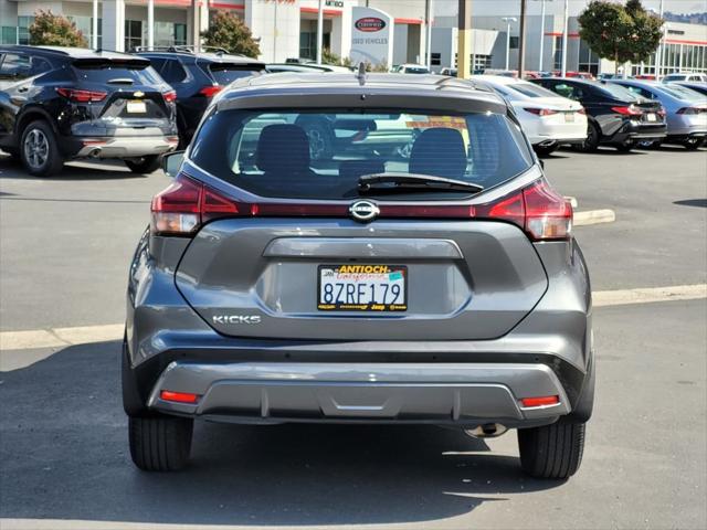 2022 Nissan Kicks S Xtronic CVT