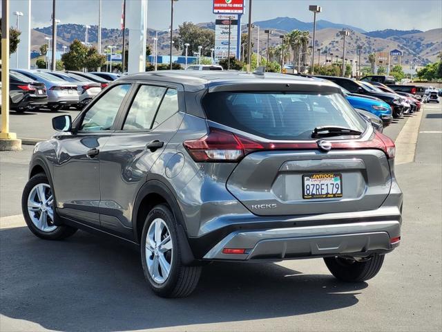 2022 Nissan Kicks S Xtronic CVT