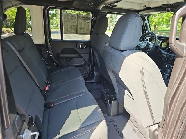 2025 Jeep Wrangler 4-Door Sahara 4x4