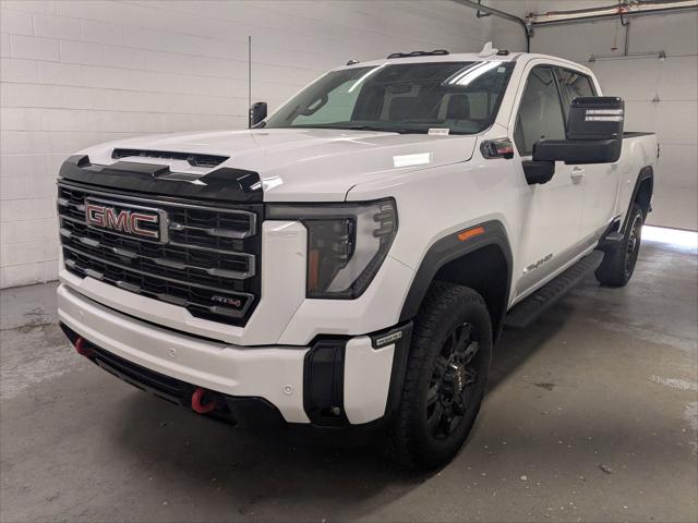 2025 GMC Sierra 3500HD 4WD Crew Cab Standard Bed AT4
