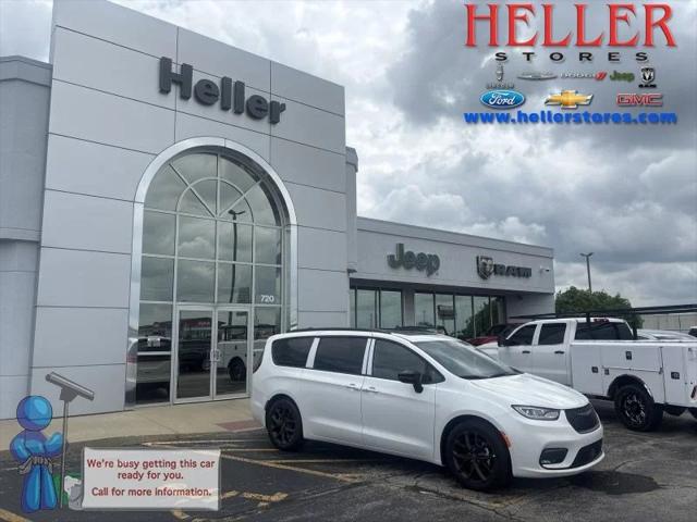 2025 Chrysler Pacifica Limited for sale in Pontiac, IL