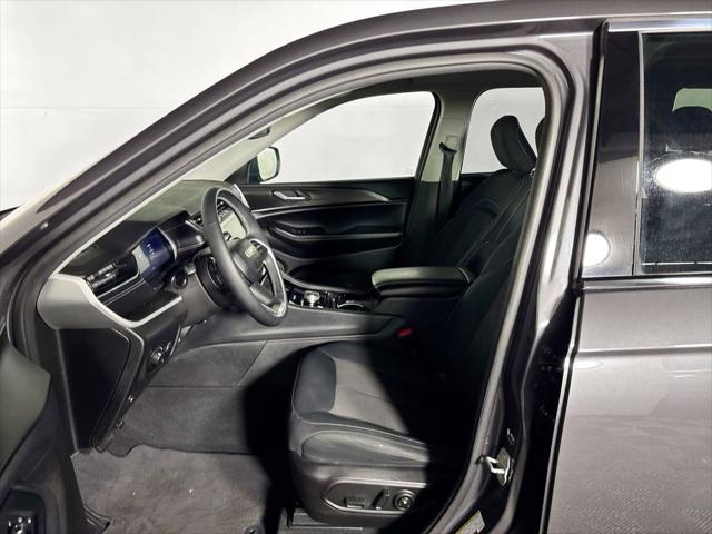 2023 Jeep Grand Cherokee Laredo 4x4
