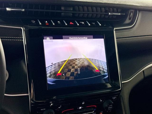 2023 Jeep Grand Cherokee Laredo 4x4