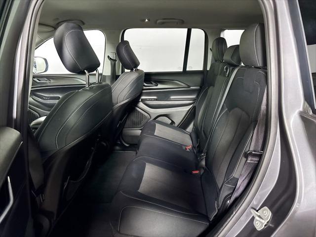 2023 Jeep Grand Cherokee Laredo 4x4