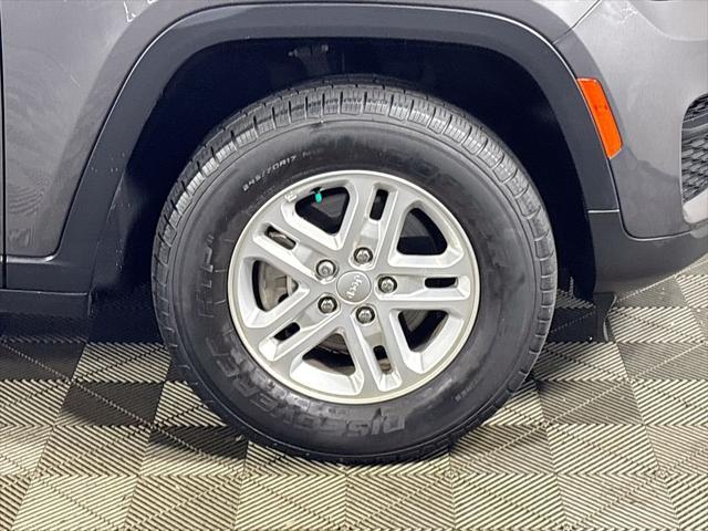 2023 Jeep Grand Cherokee Laredo 4x4