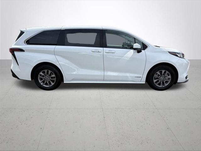 2021 Toyota Sienna LE