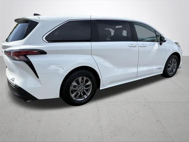 2021 Toyota Sienna LE