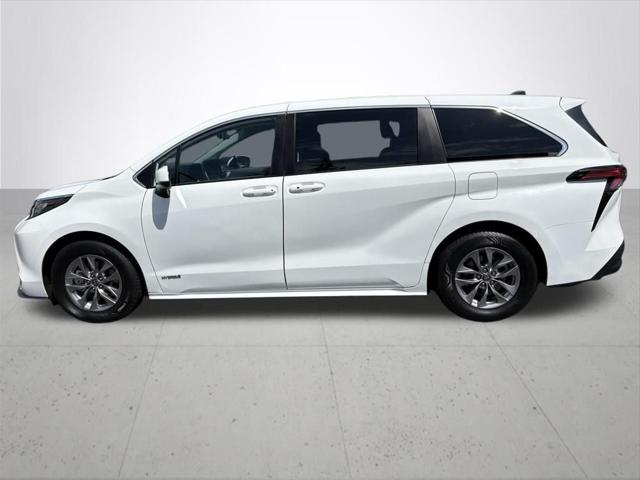 2021 Toyota Sienna LE