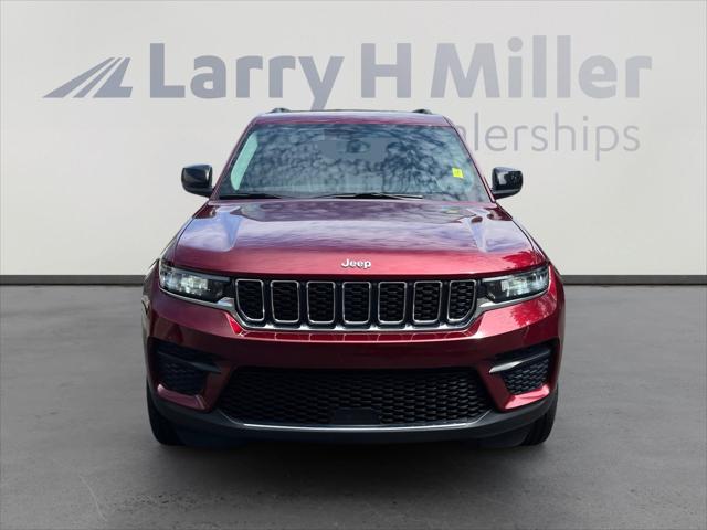 2023 Jeep Grand Cherokee Laredo 4x4