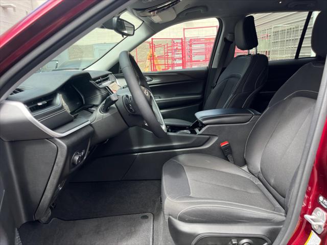 2023 Jeep Grand Cherokee Laredo 4x4