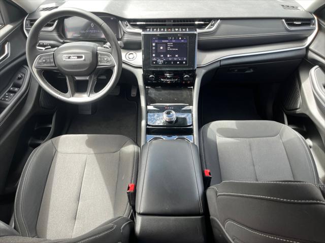 2023 Jeep Grand Cherokee Laredo 4x4