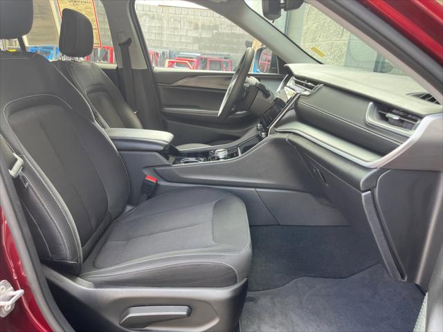 2023 Jeep Grand Cherokee Laredo 4x4