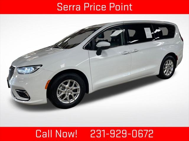 2023 Chrysler Pacifica Touring L for sale in TRAVERSE CITY, MI